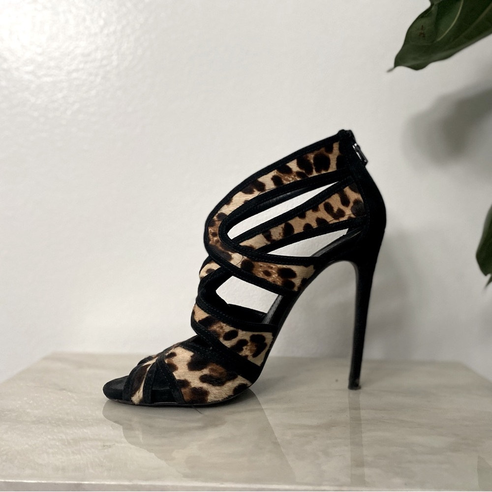 Dolce and Gabbana leopard heels. Size 40. Excellent used condition.